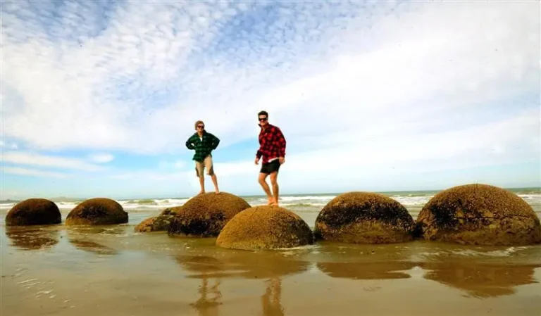Moeraki Boulders Moeraki Boulders
