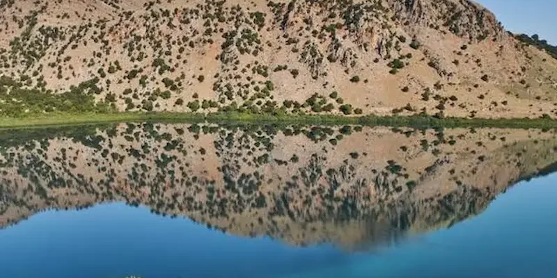 panoramic Lake Kournas stay